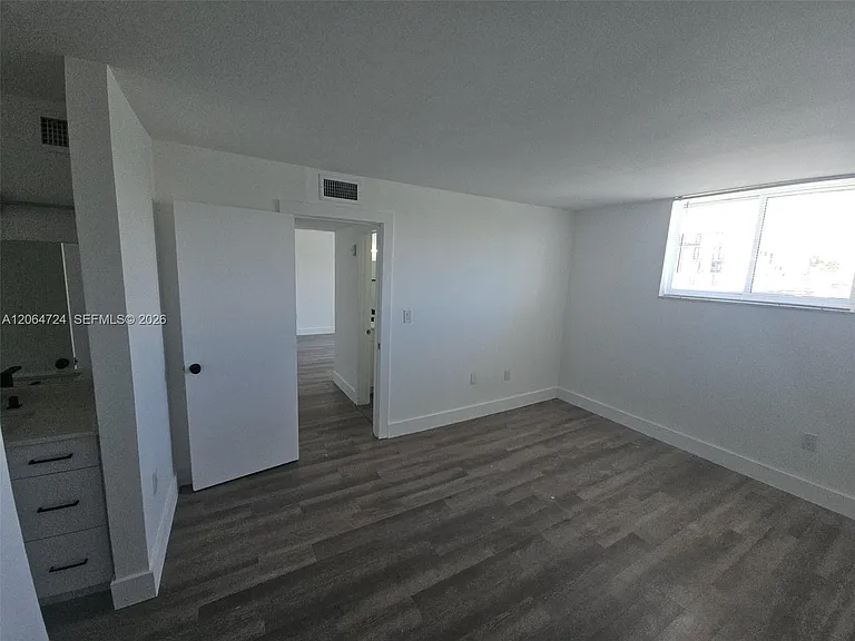 8101 Crespi Blvd #403 — Photo 11