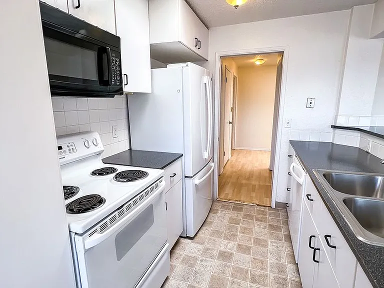 Annaron Apartments — Photo 29