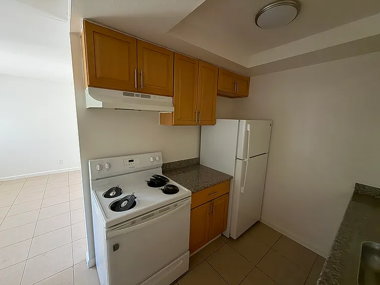 927 Fitzuren Rd #1 — Photo 1