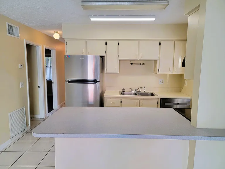 307 S Ocean Dr #B — Photo 17