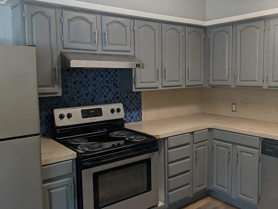 Kitchen - new stove and backsplash