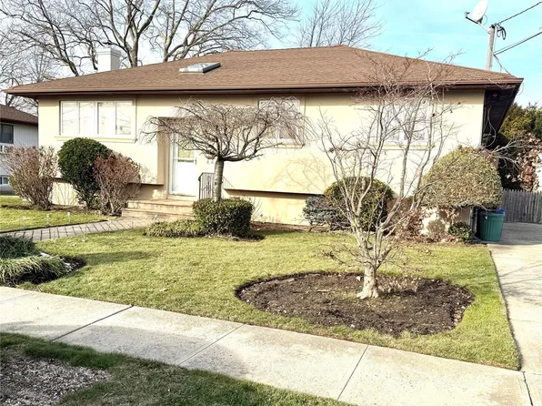 372 W Cortland Avenue, Oceanside, NY 11572