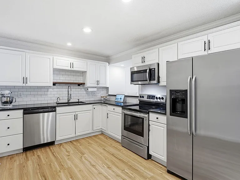 1425 Central Dr — Photo 22