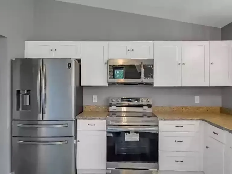 360 Chicago Ave — Photo 25