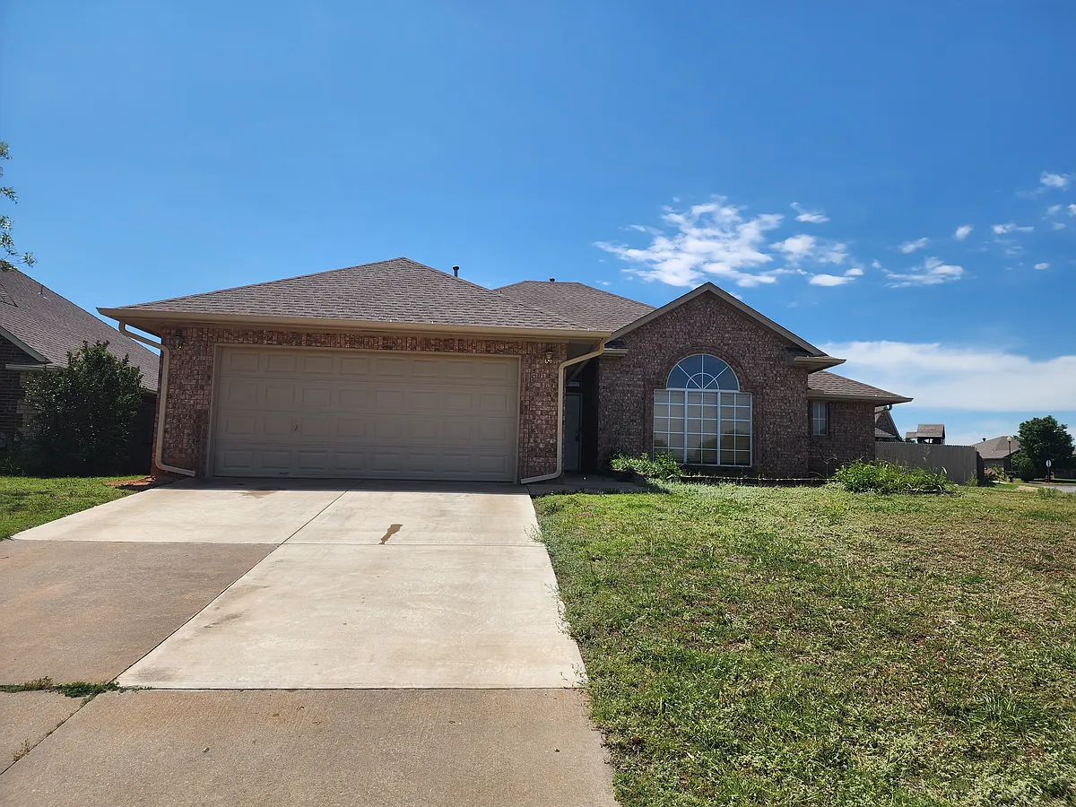 Building Photo - 1700 Hemingway Dr