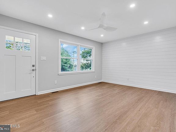 4th image of 48 Point O Woods Dr