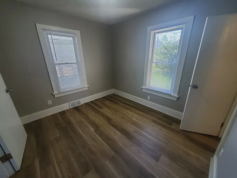 150 E Douglas Ave — Photo 25