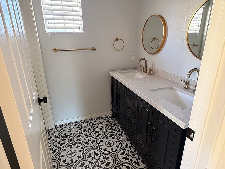 Upstairs guest bathroom.