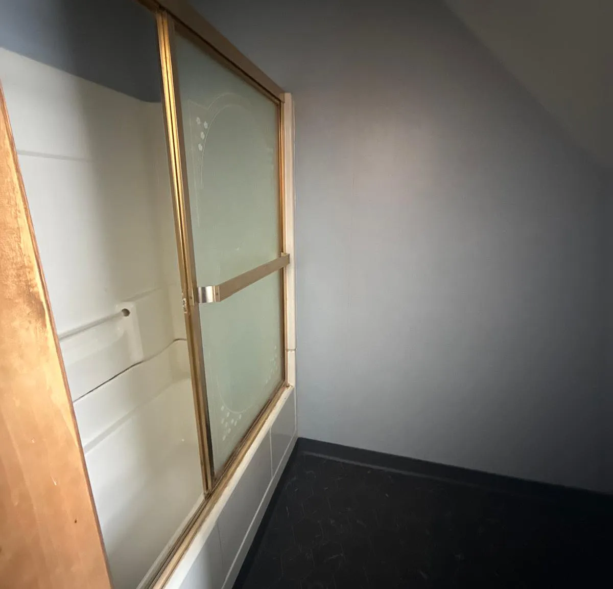 3 bed, 1061 sqft, $1,200 — Photo 3