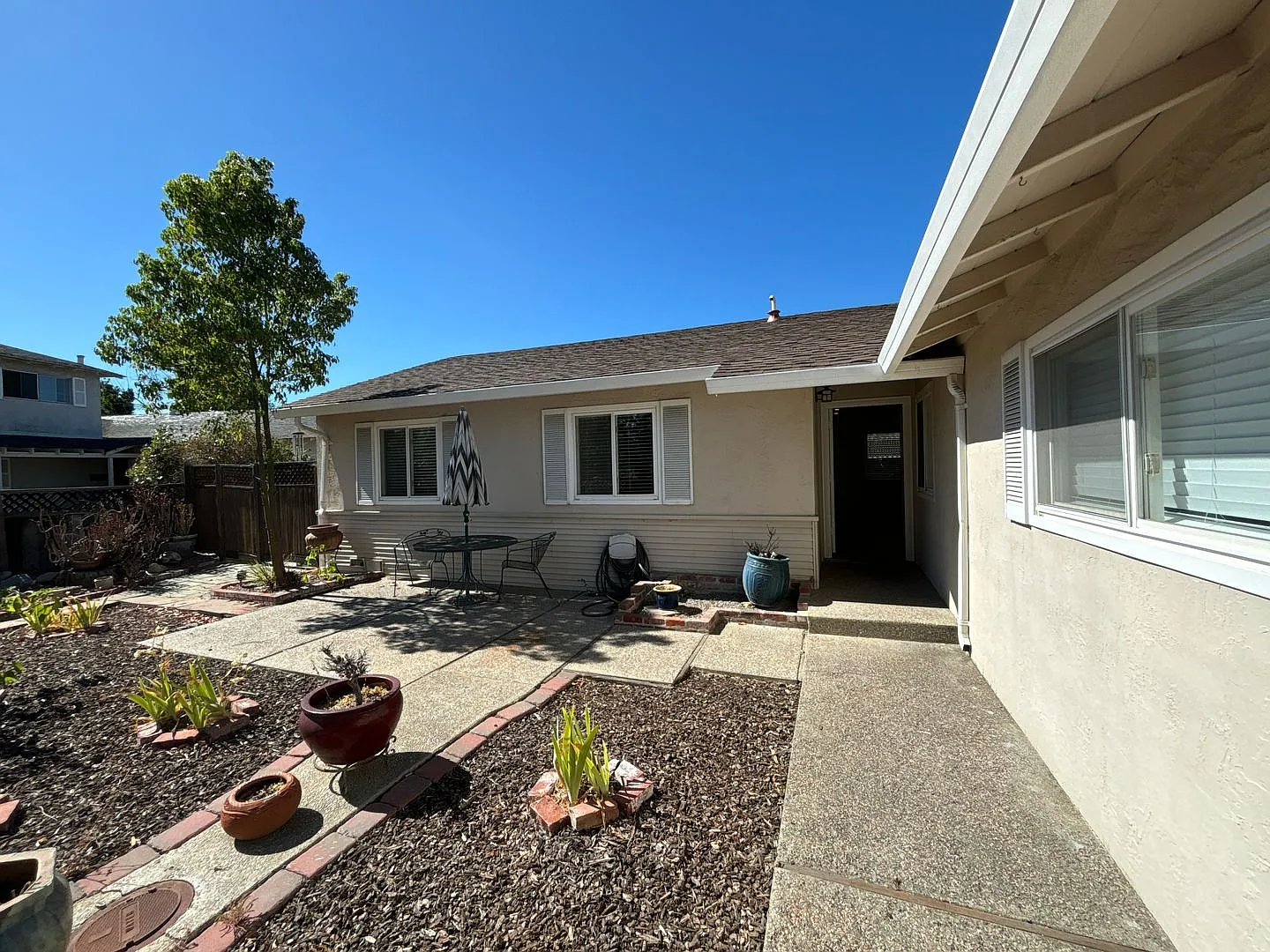 Coming In October: Beautiful Cambrian Home With Lvp Flooring Throughout & Spacious Yard. — Photo 2