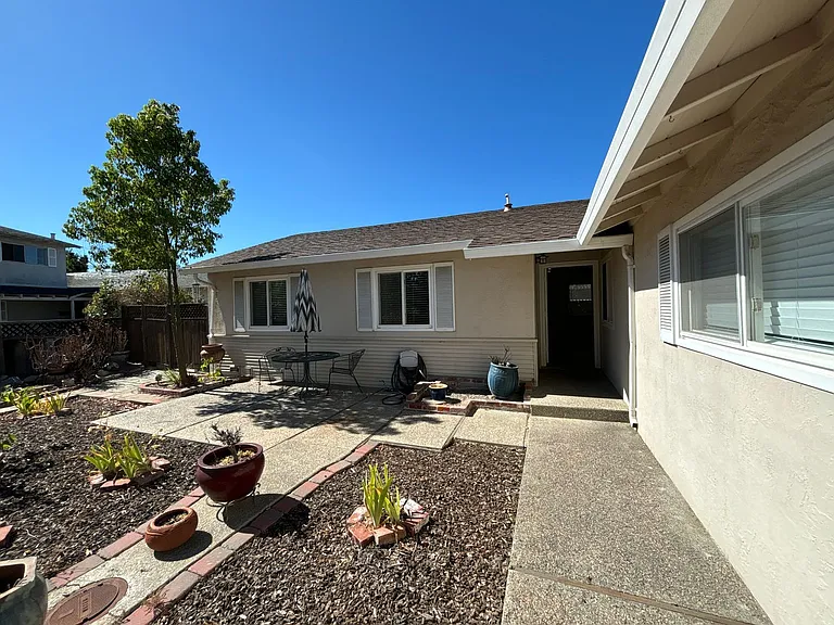 1419 Yolanda Ct — Photo 2