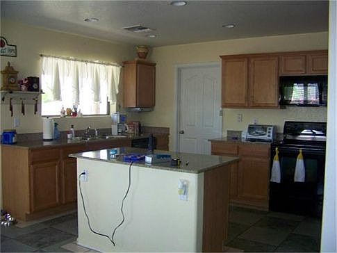 4th image of 1865 N Greenway Ln