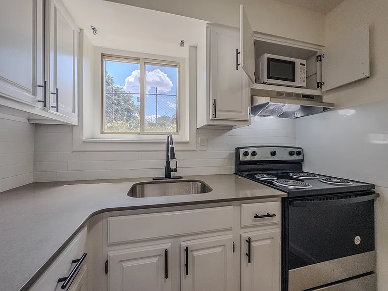 Meadowbrook Apartments — Photo 13