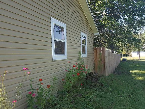 3rd image of 523 S Kasper Dr