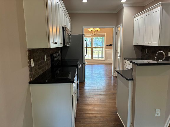 4th image of 1000 Sheila Ave