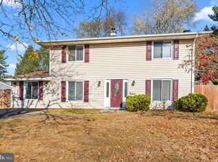 87 Terrace Rd, Levittown, PA 19056