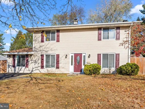 87 Terrace Rd, Levittown, PA 19056