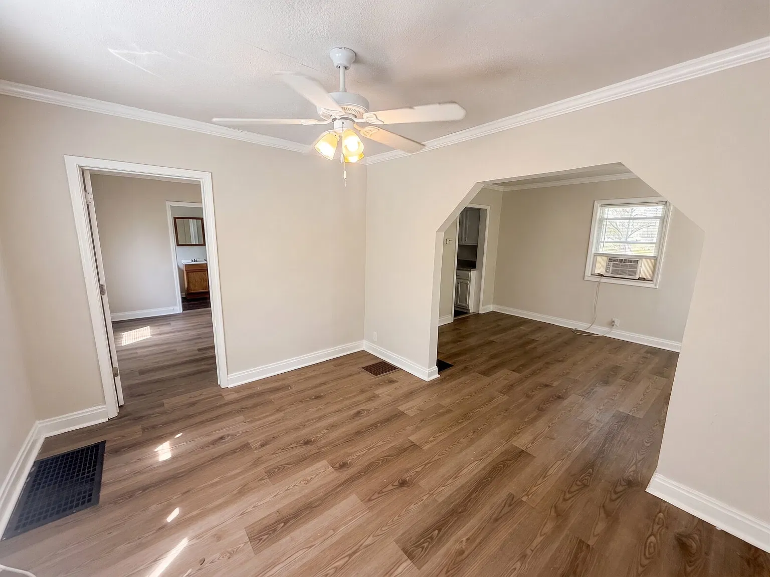 1 bed, 1.0 bath, 649 sqft, $1,000 — Photo 2