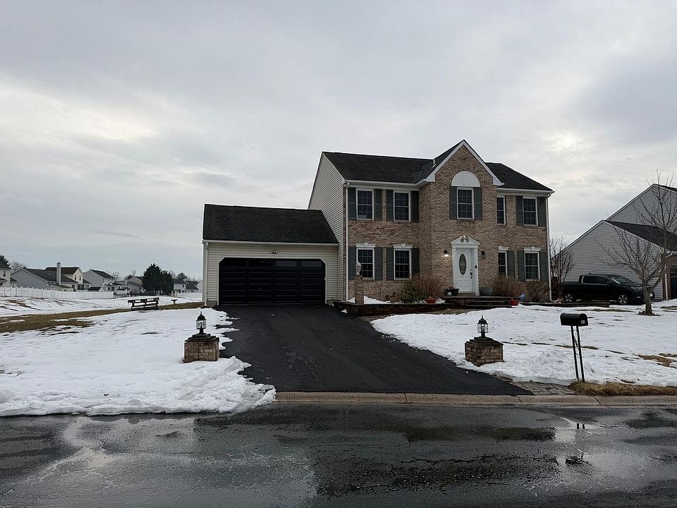 1st image of 143 Sweetbay Ln