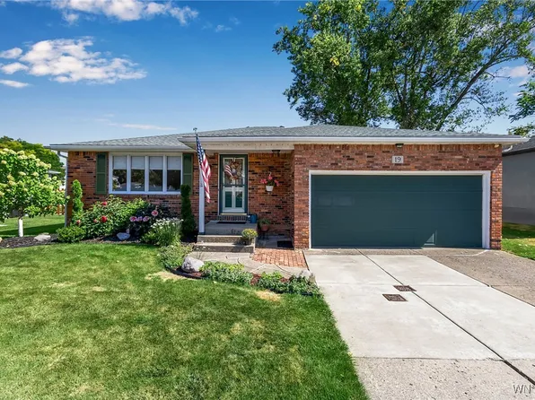 19 Wyndmoor Ct, Depew, NY 14043
