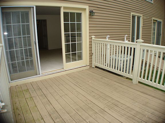 4th image of 30 Essex Green Ln