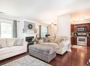 19 Foxcroft Rd APT 131, Naperville, IL 60565