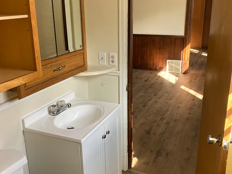 1221 Summit St — Photo 10