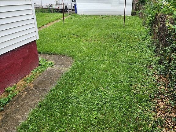 4th image of 93 Fernwood Ave