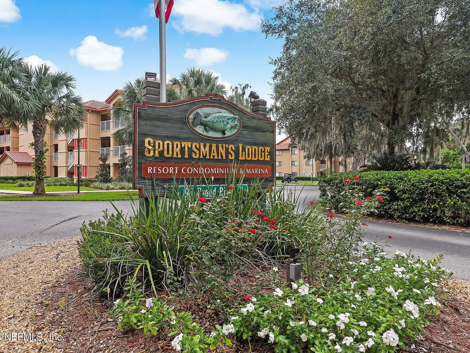 3 bed, 2.0 bath, 1328 sqft, $2,300 — Photo 3