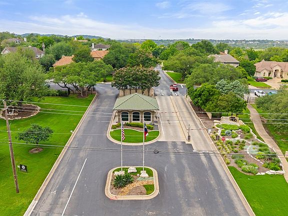 4th image of 6 Candleleaf Ct