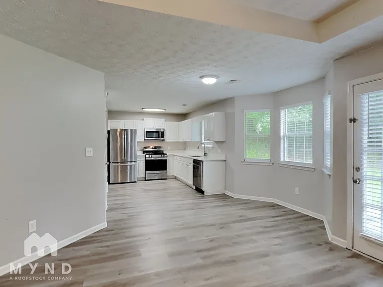 211 Nicki Ct — Photo 9