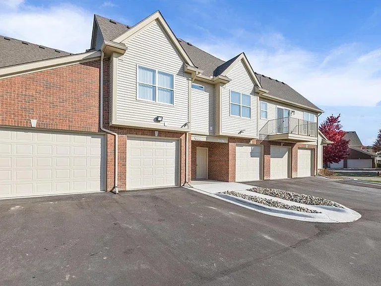 8292 Heywood Cir — Photo 2