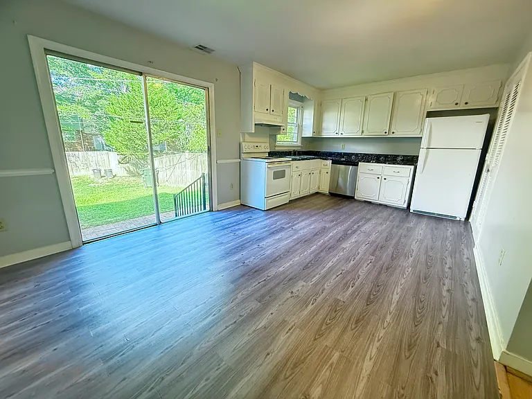 2105 Lauderdale Dr — Photo 5