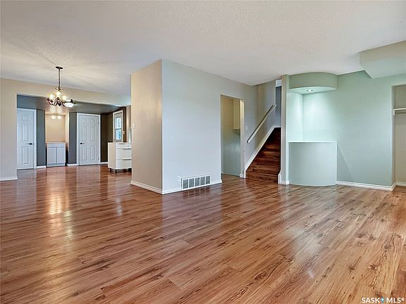 4th image of 943 11th Avenue NE