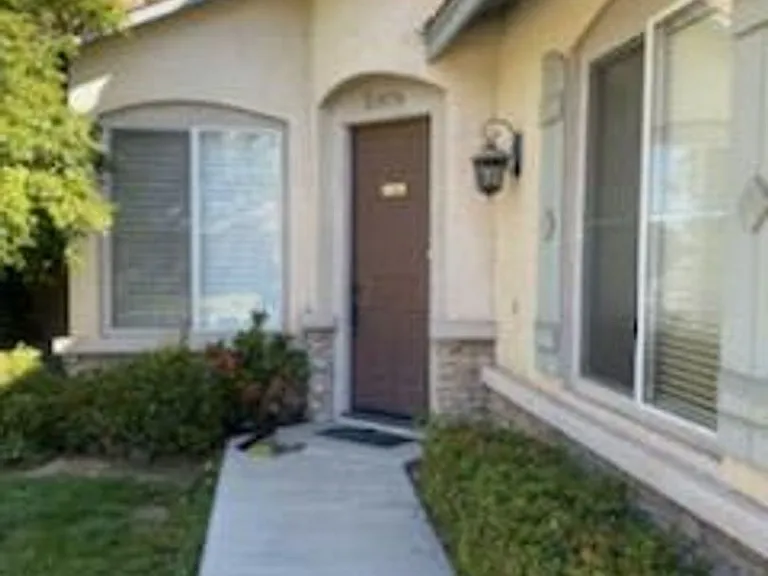 33076 Tivoli St — Photo 2