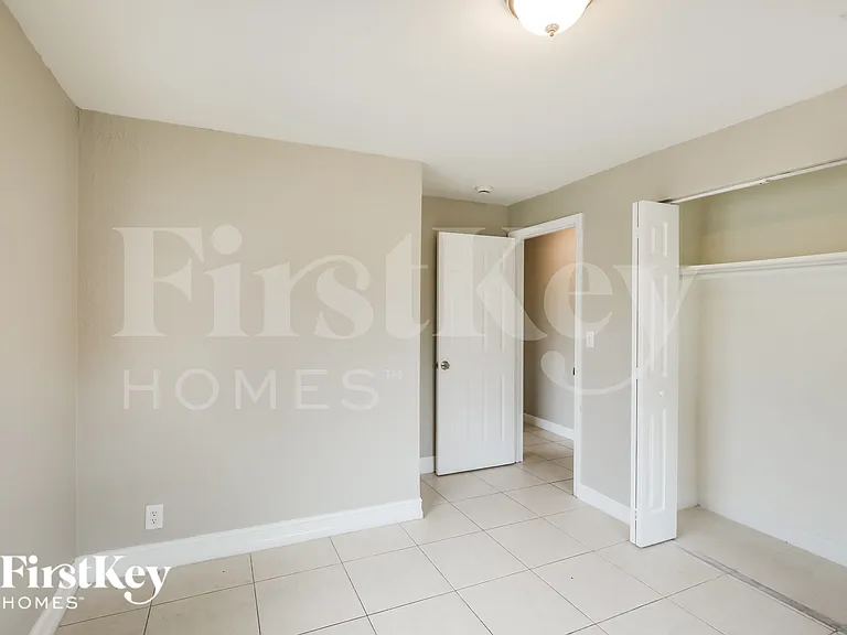 4951 SW 16th St — Photo 12