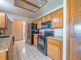 304 Bradgate Dr, Yukon, OK 73099