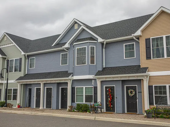 6 Sophia Ct, West Babylon, NY 11704