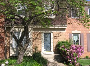 9721 Lakepointe Dr, Burke, VA 22015