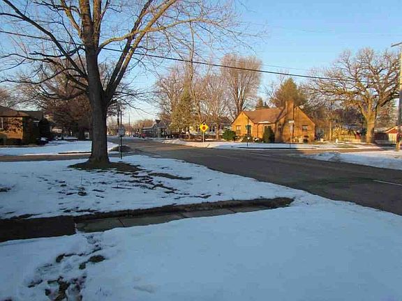 5th image of 1402 S Park St