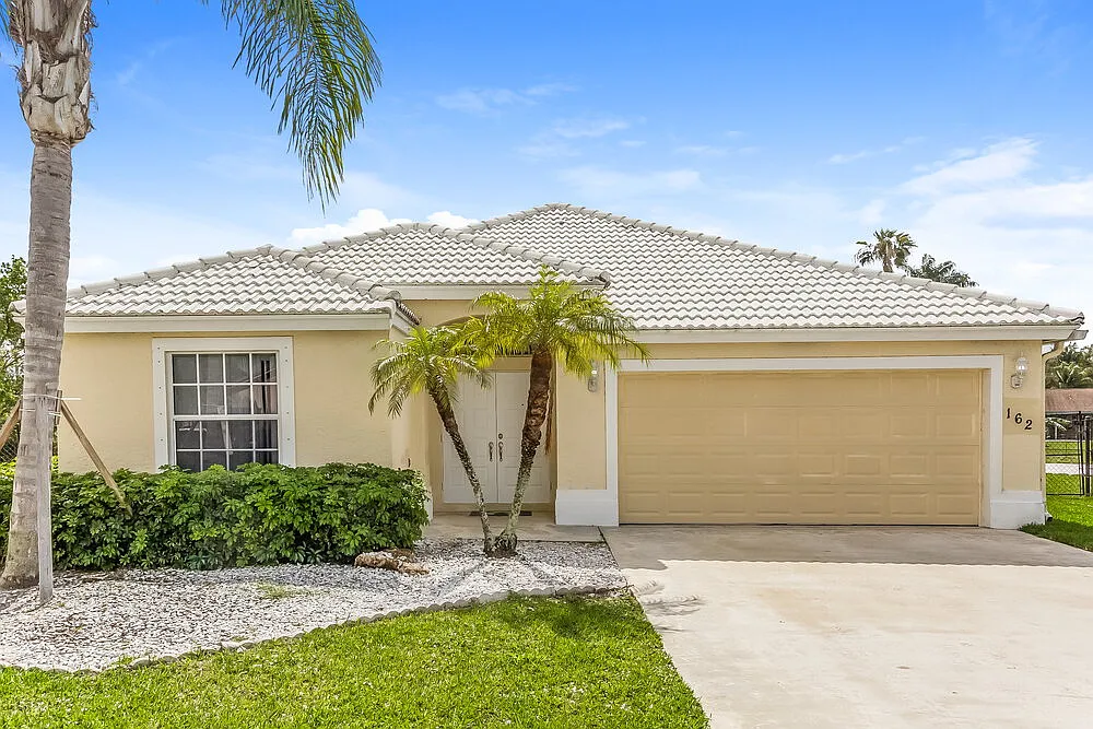 3 bed, 2.0 bath, 1610 sqft, $3,120 — Photo 1