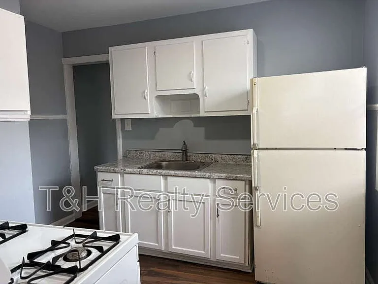 4726 E 34th St — Photo 7