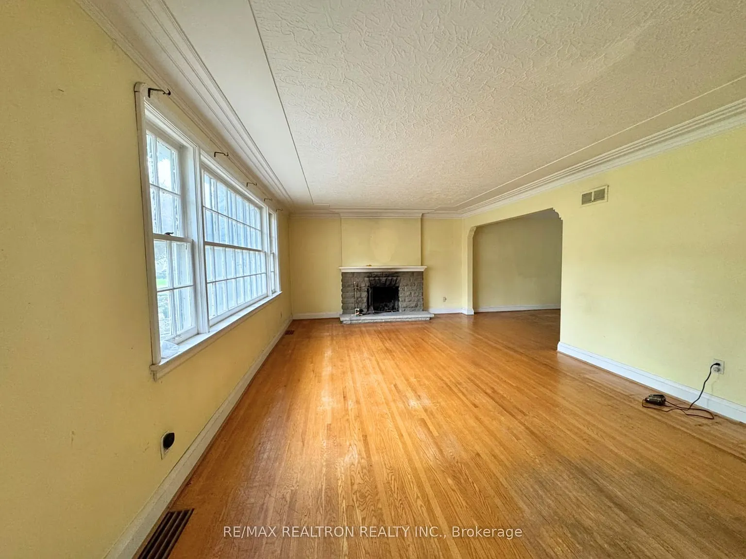 3 bed, $2,950 — Photo 3