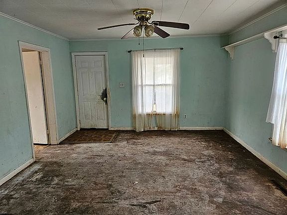5th image of 104 Elm St