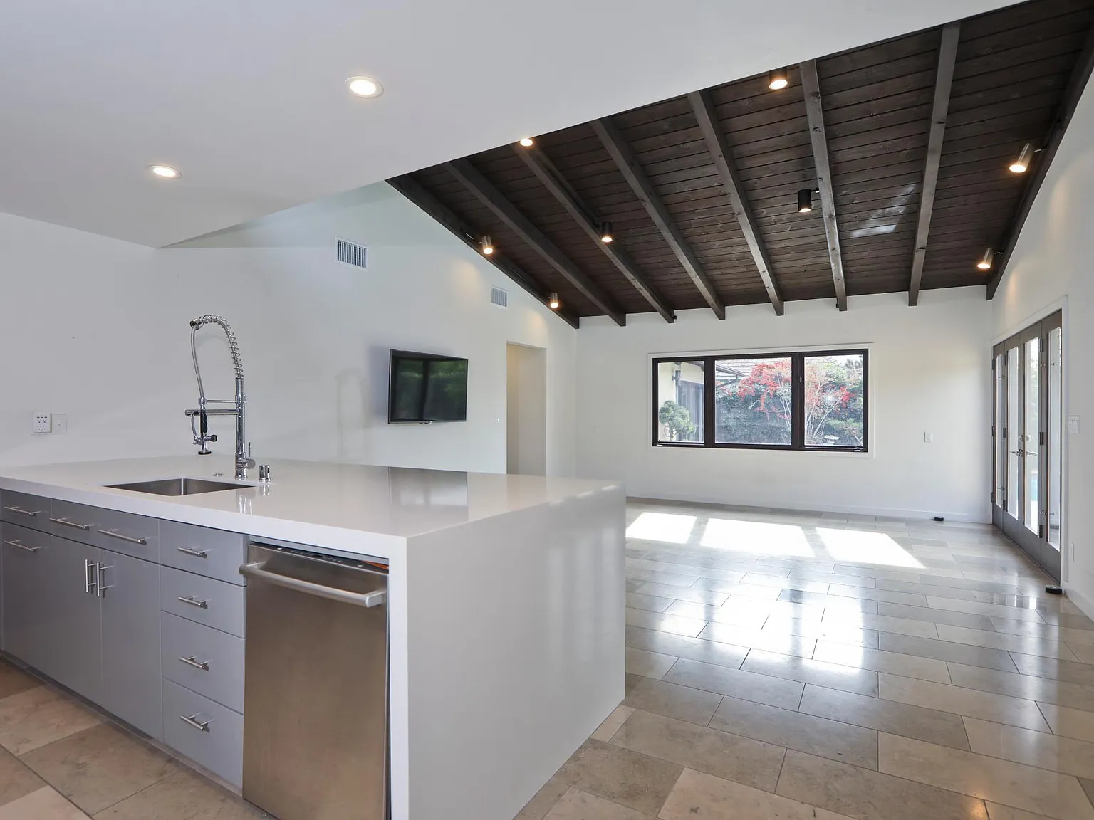 6020 Vista De La Mesa — Photo 3