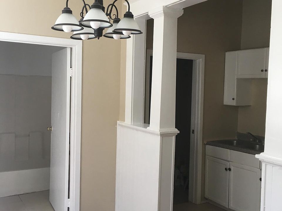 2nd image of 523 W Craig Pl APT 1