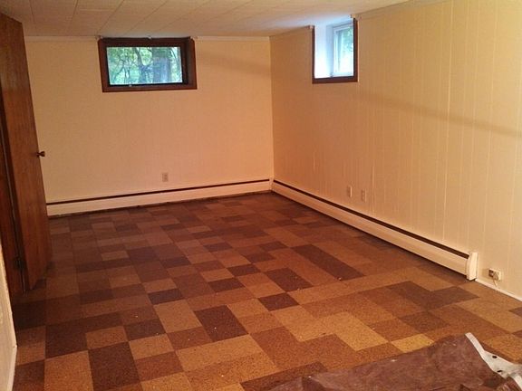 1 Bed Apt Living room area