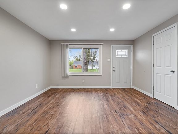 4th image of 1735 McDowell Ct