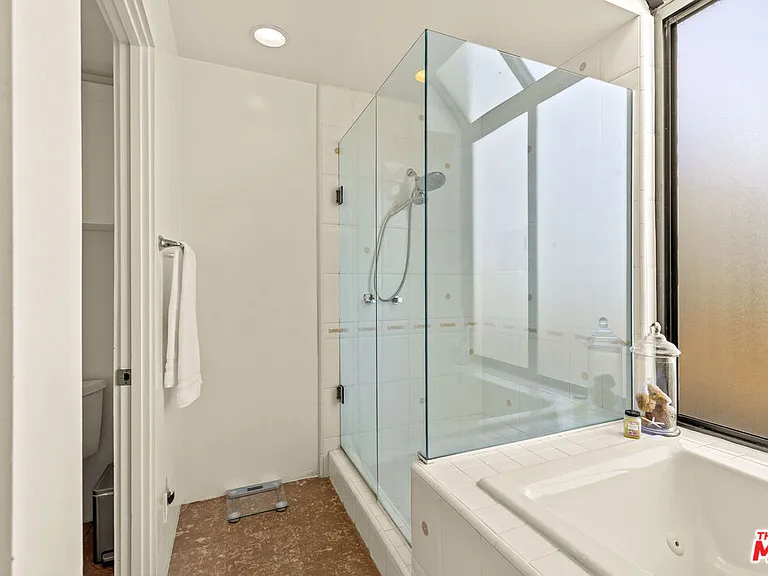 3616 The Strand #C — Photo 18