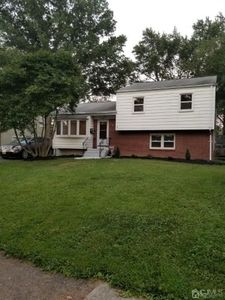 4 Chelmsford Dr, Ewing, NJ, 08618